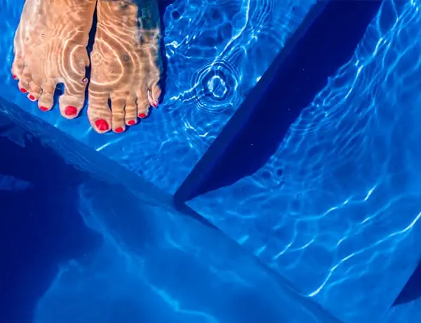 Advancements_CompositeArmourStepTech-SureFooted_2 Freizeitpools sind mit Composite Armour Einlagen verstärkt